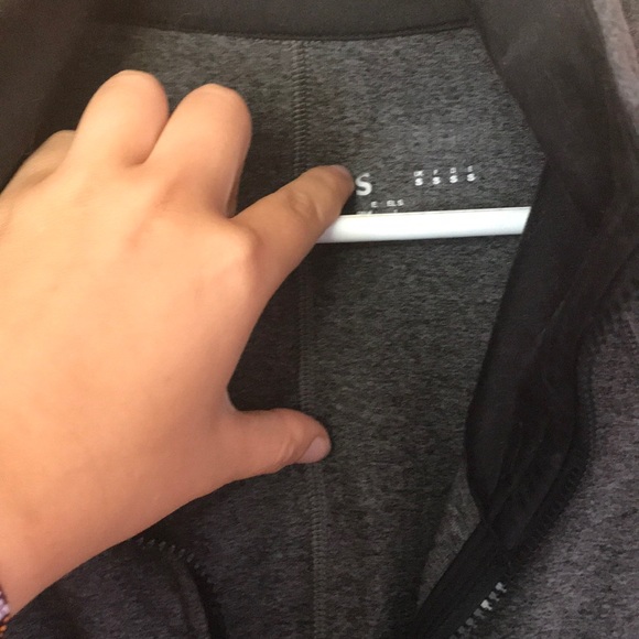 Running zip up - Picture 3 of 6